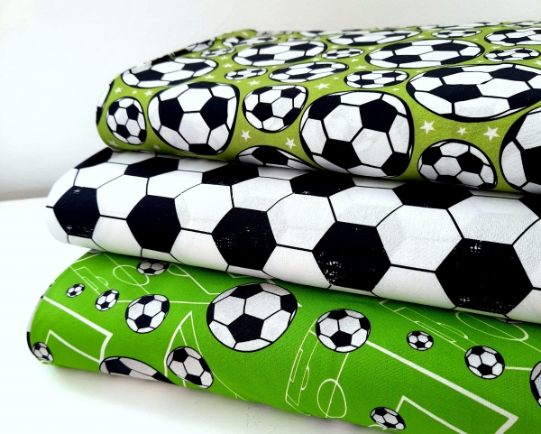 Preview: Baumwollstoff - Kim - Fußbälle - grün