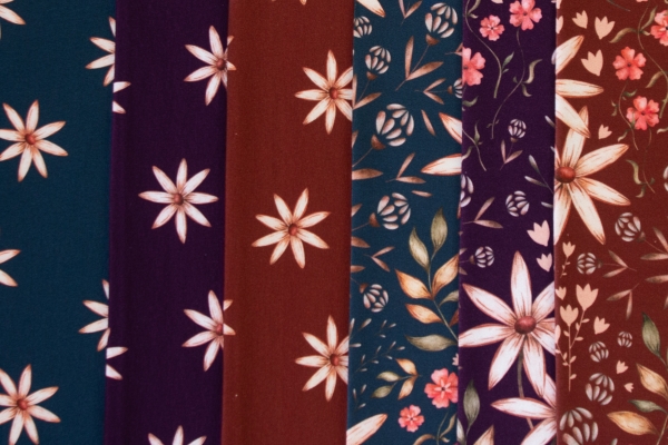 Sommersweat - Meadows - Blumen - aubergine